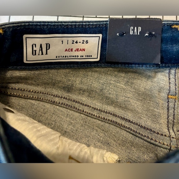 NWT GAP Women’s Size 24-26 (1) Ace Jeans - Picture 4 of 9
